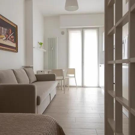 Casa Aleardi Grazioso E Nuovissimo Monolocale Con Balcone アパート ペザロ