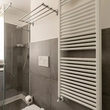 Casa Aleardi Grazioso E Nuovissimo Monolocale Con Balcone アパート ペザロ